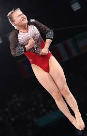 官方：纽卡斯尔联与17岁后卫埃皮亚签下职业合同