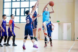 痛失好局，58岁老将三浦知良效力球队面临降入日本地区联赛风险